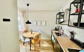 Kiva Majoitus 1-4Hloe, 500M Keskustaan, Parkkipaikka